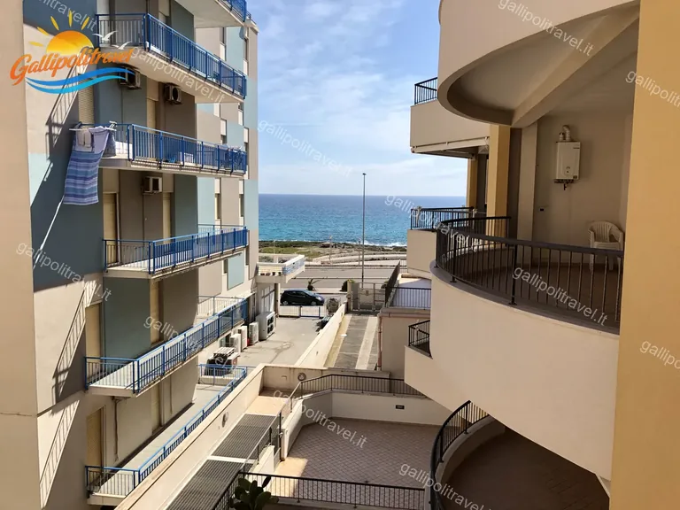Il panorama laterale sul mare dal trilocale B2/3 al Residence Rosa Virginia, Gallipoli