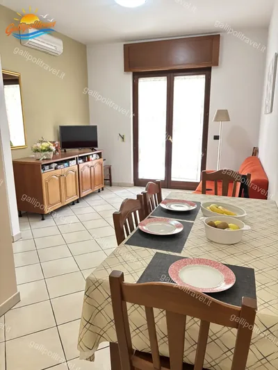 Zona pranzo con tv, trilocale B2/3 al Residence Rosa Virginia, Gallipoli