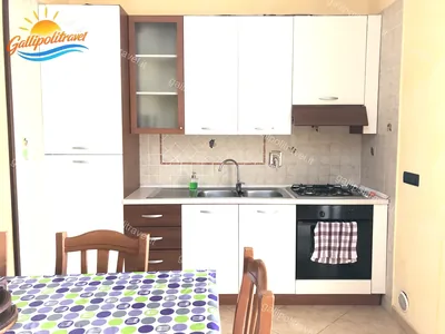 Cucina piastrelle uva fornelli forno, trilocale D1/3 al Residence Rosa Virginia, Gallipoli