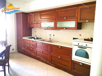 Cucina pensili legno, trilocale F3/2 al Residence Rosa Virginia, Gallipoli