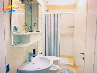 Bagno beige doccia bidet scaldasalviette, trilocale H2/2 al Residence Rosa Virginia, Gallipoli