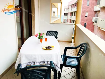 Balcone fiorito con vista mare al Residence Rosa Virginia