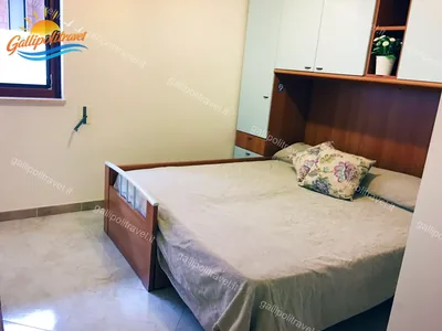 Camera letto ribalta armadio pensili, trilocale H2/2 al Residence Rosa Virginia, Gallipoli